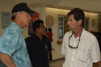 [Assignment: 48-DPA-SOI_K_Kwajalein_6-11-07] Pacific Islands Tour: Visit of Secretary Dirk Kempthorne [and aides] to Kwajalein Atoll, of the Republic of Marshall Islands [48-DPA-SOI_K_Kwajalein_6-11-07__DI14313.JPG]