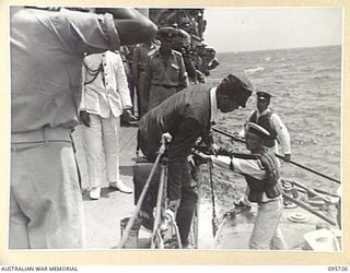 AT SEA OFF RABAUL, NEW BRITAIN. 1945-09-04. JAPANESE ENVOYS BOARDING THEIR MOTOR LAUNCH TO RETURN TO RABAUL AFTER PRE- SURRENDER DISCUSSIONS ABOARD HMAS VENDETTA AT A SEA RENDEZVOUS BETWEEN ..