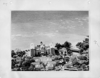 Hawaii - Honolulu through Waikiki Beach