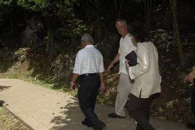 [Assignment: 48-DPA-SOI_K_Saipan_6-5-07] Pacific Islands Tour: Visit of Secretary Dirk Kempthorne [and aides] to Saipan Island, of the Commonwealth of the Northern Mariana Islands [48-DPA-SOI_K_Saipan_6-5-07__DI10675.JPG]