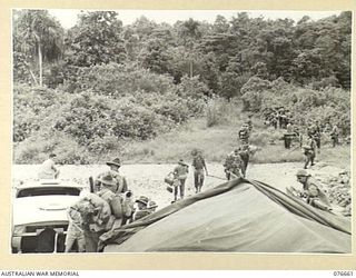 JACQUINOT BAY, NEW BRITAIN. 1944-11-04. TROOPS OF A COMPANY, 14/32ND AUSTRALIAN INFANTRY BATTALION DISEMBARKING FROM THE LANDING CRAFT OF THE 594TH ENGINEER BOAT AND SHORE COMPANY, UNITED STATES ..