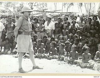 NEW GUINEA. 1942. PPI. MAJOR GENERAL B.M. MORRIS, DSO, COMMANDING OFFICER, NEW GUINEA LINES OF COMMUNICATION AREA AND THE AUSTRALIAN AND NEW GUINEA ADMINISTRATIVE UNIT, ADDRESSING NATIVES DURING A ..