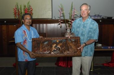 [Assignment: 48-DPA-SOI_K_Palau_6-7-9-07] Pacific Islands Tour: Visit of Secretary Dirk Kempthorne [and aides] to Palau Islands, Republic of Palau [48-DPA-SOI_K_Palau_6-7-9-07__DI13145.JPG]