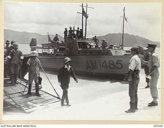 SAMANSO ISLAND, BOUGAINVILLE AREA. 1945-10-01. LIEUTENANT GENERAL M. KANDA, WHO WAS COMMANDER OF JAPANESE FORCES ON BOUGAINVILLE, STEPPING ASHORE FROM A JAPANESE BARGE. ALL HIGH RANKING OFFICERS IN ..