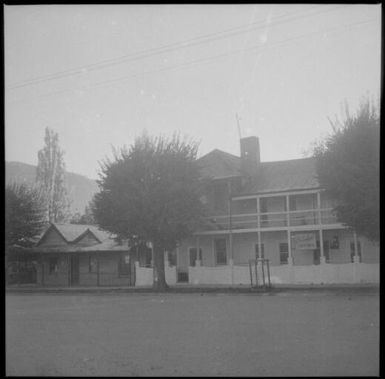 Ah Chee's pub, Chinatown, Rabaul, New Guinea, ca. 1936 / Sarah Chinnery