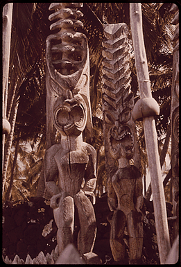 ANCIENT STATUES IN CITY OF REFUGE NATIONAL HISTORICAL PARK NEAR HONAUNAU ON THE WESTERN SIDE OF THE ISLAND