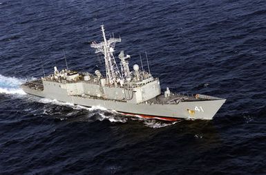 Starboard bow view of the Oliver Hazard Perry class frigate USS MCCLUSKY (FFG-41) as she returns to Hawaii at the end of exercise RIMPAC '98