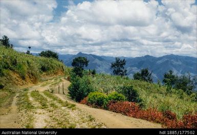 Lufa Road - 48 miles after Goroka, mountains over Lufa