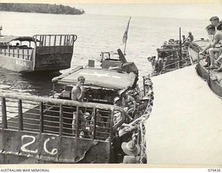 ALEXISHAFEN, NEW GUINEA. 1944-08-21. TROOPS OF THE 30TH INFANTRY BATTALION MOVING INTO BARGES FOR THE TRIP ASHORE AS THEY DISEMBARK FROM THE RAN FRIGATE, HMAS "BARCOO" AFTER THEIR TRIP FROM HANSA ..