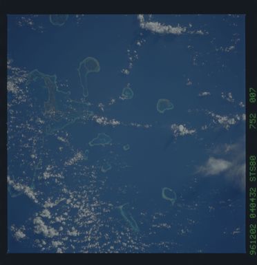 STS080-752-007 - STS-080 - Earth observations taken from Space Shuttle Columbia during STS-80 mission