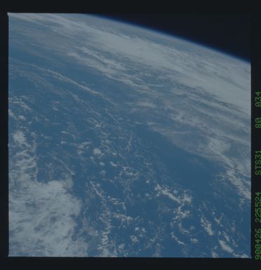 S31-80-034 - STS-031 - STS-31 earth observations