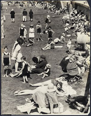 Crowd on the beach, Oriental Bay, Wellington