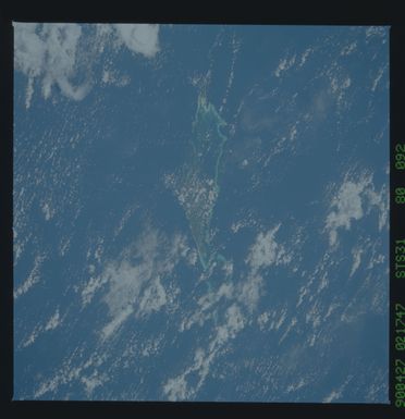 S31-80-092 - STS-031 - STS-31 earth observations