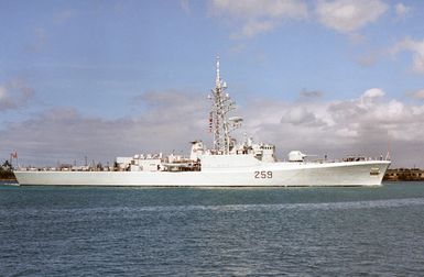 A starboard beam view of the Canadian replenishment oiler HMCS TERRA NOVA (DD 259) underway during Exercise RIMPAC '86
