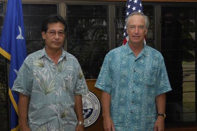 [Assignment: 48-DPA-SOI_K_Pohnpei_6-10-11-07] Pacific Islands Tour: Visit of Secretary Dirk Kempthorne [and aides] to Pohnpei Island, of the Federated States of Micronesia [48-DPA-SOI_K_Pohnpei_6-10-11-07__DI13656.JPG]