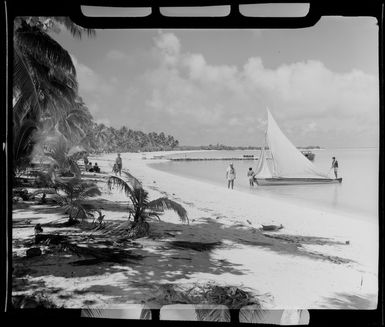 Locals on beach, Akaiami, Aitutaki, Cook Islands