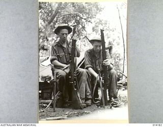 1943-01-22. PAPUA. SANANANDA AREA. PRIVATES M. C. MARRIOTT AND R. L. CRAFT OF BALACLAVA, SA