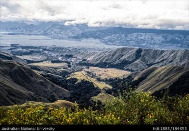 Aiyura - Markham Valley from shortly after Kassam Pass