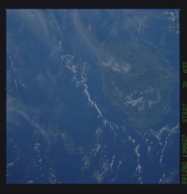 S27-32-033 - STS-027 - STS-27 earth observations