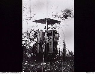 CAPE WARD HUNT, NEW GUINEA, 1943. LIGHT WEIGHT AIR WARNING RADAR MK I. UNDER CONSTRUCTION