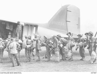 NADZAB, NEW GUINEA. 1943-09-20. "A" COMPANY, 2/16TH BATTALION, 21ST AUSTRALIAN INFANTRY BRIGADE, 7TH AUSTRALIAN DIVISION, BOARDING AN AIRCRAFT AT NO. 1 AIRSTRIP FOR THEIR SHIFT TO KAIAPIT. SHOWN: ..