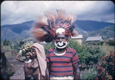 Visitor outside the doctor's house : Minj Station, Wahgi Valley, Papua New Guinea, 1954 / Terence and Margaret Spencer