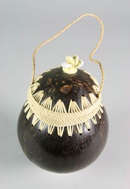 Kete Pāpā (Coconut Shell purse)