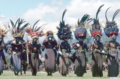 ["uppträdande, dans, gruppbild, män, fotografi, photograph"]