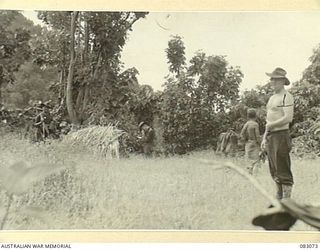 BABIANG, NEW GUINEA. 1944-11-07. MEMBERS OF 2/10 COMMANDO SQUADRON ESTABLISHING A CAMP AT A SMALL CLEARING ON THE TOP OF A MOUNTAIN