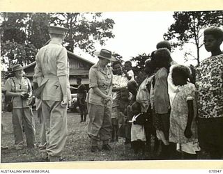 LAE, NEW GUINEA. 1945-03-27. AFTER THE MARCH PAST HELD AT THE ROYAL PAPUAN CONSTABLULARY PARADE GROUND, THE VICE- REGAL PARTY COMPRISING LORD WAKEHURST, KCMG, GOVERNOR OF NEW SOUTH WALES (2) LADY ..