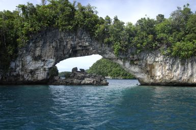[Assignment: 48-DPA-SOI_K_Palau_6-7-9-07] Pacific Islands Tour: Visit of Secretary Dirk Kempthorne [and aides] to Palau Islands, Republic of Palau [48-DPA-SOI_K_Palau_6-7-9-07__DI12856.JPG]