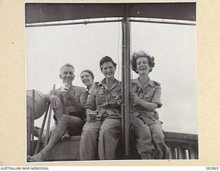 JACQUINOT BAY AREA, NEW BRITAIN. 1945-05. AUSTRALIAN ARMY NURSING SERVICE PERSONNEL FROM 105 CASUALTY CLEARING STATION AND LIEUTENANT COLONEL S.C.M. HIATT (1), RELAXING ON A LAUNCH DURING THE ..