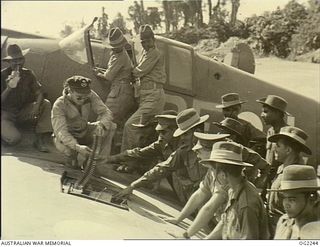 TOROKINA, BOUGAINVILLE ISLAND, SOLOMON ISLANDS. C. 1945-02. 26931 FLYING OFFICER J. L. WITFORD, ADELAIDE, SA, OF NO. 5 (TACTICAL RECONNAISSANCE) SQUADRON RAAF ON PIVA AIRFIELD EXPLAINING THE ..