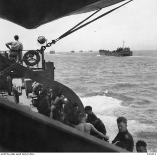 1943-09-28. COMBINED SEA, LAND AND AIR OPERATIONS AGAINST JAPS. WITH AIRCRAFT CIRCLING OVERHEAD THE BIGGEST CONCENTRATION OF SHIPPING EVER SEEN IN NEW GUINEA WATERS STEAMS TOWARDS LAE. THE ..