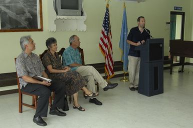 [Assignment: 48-DPA-SOI_K_Pohnpei_6-10-11-07] Pacific Islands Tour: Visit of Secretary Dirk Kempthorne [and aides] to Pohnpei Island, of the Federated States of Micronesia [48-DPA-SOI_K_Pohnpei_6-10-11-07__DI14191.JPG]