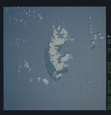 S33-73-067 - STS-033 - STS-33 earth observations