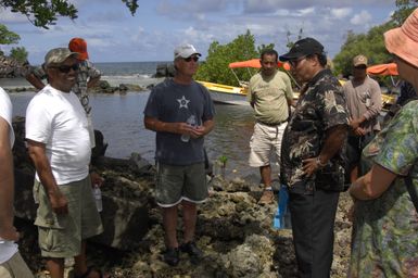 [Assignment: 48-DPA-SOI_K_Pohnpei_6-10-11-07] Pacific Islands Tour: Visit of Secretary Dirk Kempthorne [and aides] to Pohnpei Island, of the Federated States of Micronesia [48-DPA-SOI_K_Pohnpei_6-10-11-07__DI13855.JPG]