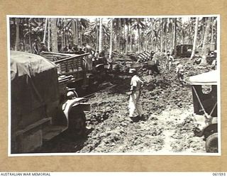 FINSCHHAFEN, NEW GUINEA. 1943-11-20. UNITED STATES TROOPS ROADMAKING UNDER DIFFICULT TROPICAL CONDITIONS