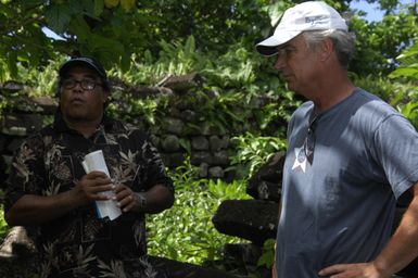 [Assignment: 48-DPA-SOI_K_Pohnpei_6-10-11-07] Pacific Islands Tour: Visit of Secretary Dirk Kempthorne [and aides] to Pohnpei Island, of the Federated States of Micronesia [48-DPA-SOI_K_Pohnpei_6-10-11-07__DI13890.JPG]