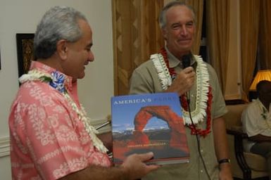 [Assignment: 48-DPA-SOI_K_Amer_Sam] Pacific Islands Tour: Visit of Secretary Dirk Kemmpthorne [and aides] to American Samoa, U.S. Territory [48-DPA-SOI_K_Amer_Sam__DI15508.JPG]