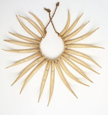 Wasekaseka (sperm whale tooth necklace)