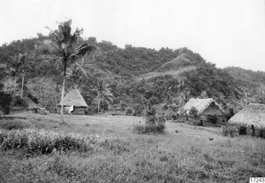 ["byggnad, hus, halmtak, tak, by, landskap, fotografi, photograph", "byggnad, hus, halmtak, tak, by, landskap, fotografi, photograph"]