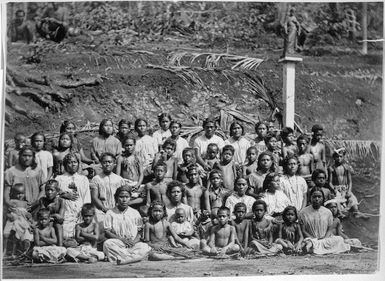Unidentified women and children, probably Samoa