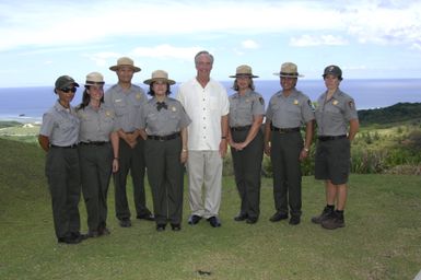 [Assignment: 48-DPA-SOI_K_Guam_6-6-7-07] Pacific Islands Tour: Visit of Secretary Dirk Kempthorne [and aides] to Guam, U.S. Territory [48-DPA-SOI_K_Guam_6-6-7-07__DI11486.JPG]