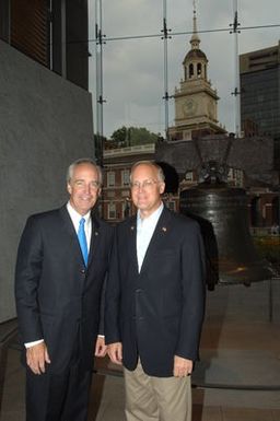 [Assignment: 48-DPA-07-13-08_SOI_K_Philly_Rec] Reception at Independence National Historical Park for attendees at the National Governors Association Centennial Meeting in Philadelphia, Pennsylvania. Secretary Dirk Kempthorne [and Independence National Historical Park Deputy Superintendent Darla Sidles delivered official remarks; and the Secretary conversed with fellow NGA attendees, among them Pennsylvanina Governor Edward Rendell, Vermont Governor James Douglas, Wyoming Governor Dave Freudenthal, Guam Governor Felix Camacho, former Tennessee Governor Don Sundquist, and former Michigan Governor John Engler.] [48-DPA-07-13-08_SOI_K_Philly_Rec_IOD_9350.JPG]