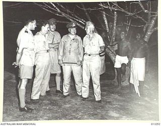 1942-09-22. GENERAL SIR THOMAS BLAMEY, O.C. ALLIED LAND FORCES IN THE SOUTH WEST PACIFIC, MEETS SENIOR OFFICERS IN AN ADVANCED OPERATIONAL AREA IN PAPUA. (NEGATIVE BY ARMY PRESS RELATIONS)