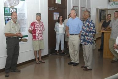 [Assignment: 48-DPA-SOI_K_Guam_6-6-7-07] Pacific Islands Tour: Visit of Secretary Dirk Kempthorne [and aides] to Guam, U.S. Territory [48-DPA-SOI_K_Guam_6-6-7-07__DI12077.JPG]