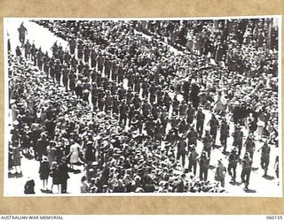 MELBOURNE, AUS. 1943-11-18. TROOPS OF THE 17TH AUSTRALIAN INFANTRY BRIGADE MARCHING ALONG SWANSTON STREET UPON ITS RETURN TO THE MAINLAND AFTER A LONG TERM OF ACTIVE SERVICE IN NEW GUINEA