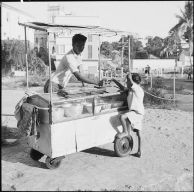 Street vendor, Fiji, 1966 / Michael Terry