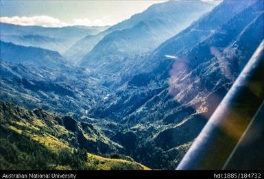 Upper Chimbu Valley (flight) - valley